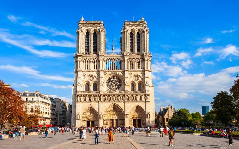 Notre-Dame: des abords mieux adaptés au réchauffement climatique d'ici 2028